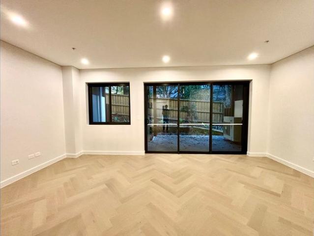 Brand New Luxury Townhouse with Private internal lift / Walk to Killara Station