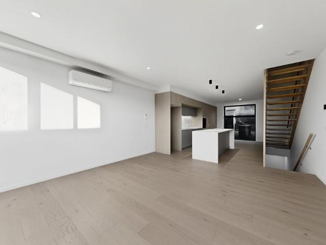Brand New Luxury Townhouse in the Heart of Essendon
