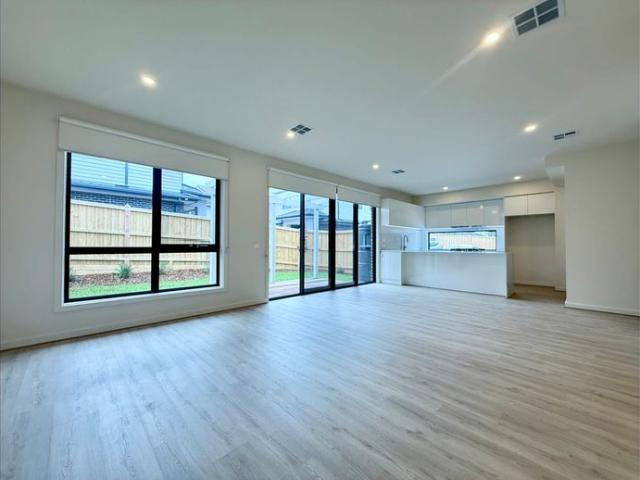 Brand New Luxury Townhouse in Prime Ringwood Location
