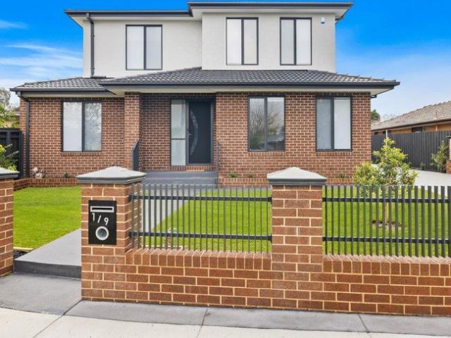 Brand New Luxury Townhouse in Quiet Court Location Inspect Now!