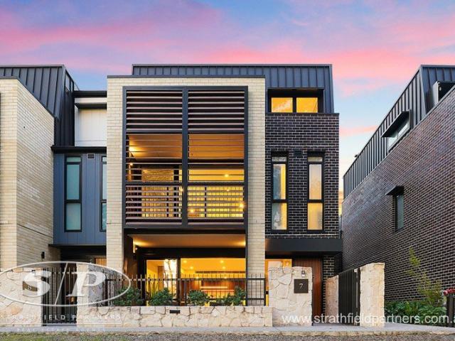 Brand New Luxury Townhouse Over Three Expansive Levels