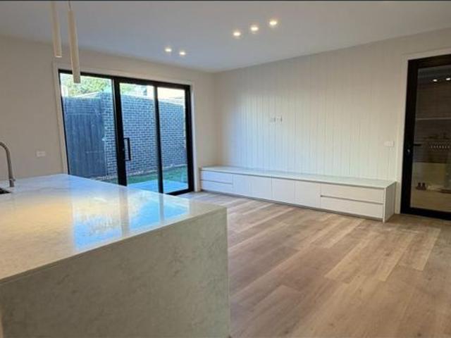 Brand New Luxury Townhouses for Lease – Prime Dromana Location