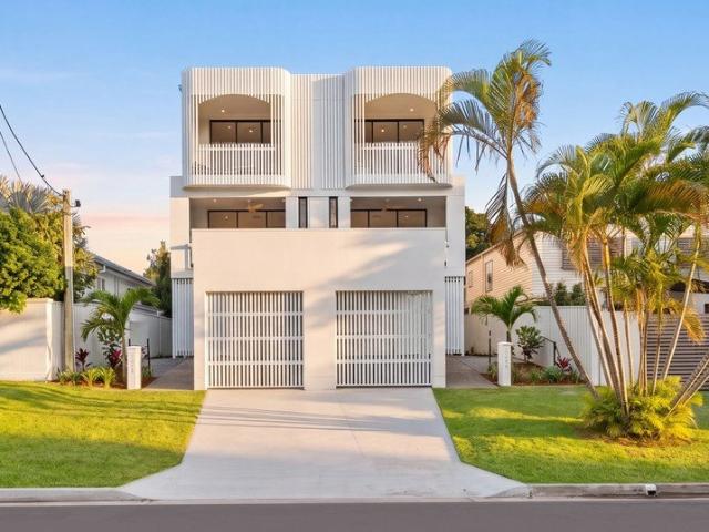 Brand New Luxury Tri Level Villas in the Heart of Mermaid Beach