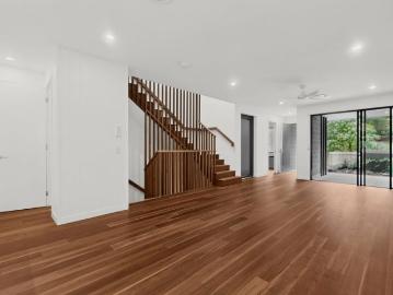 BRAND NEW LUXURY VILLA OVERLOOKING YERONGA MEMORIAL PARK. New Address 2/9 Currawong Crescent New Complex