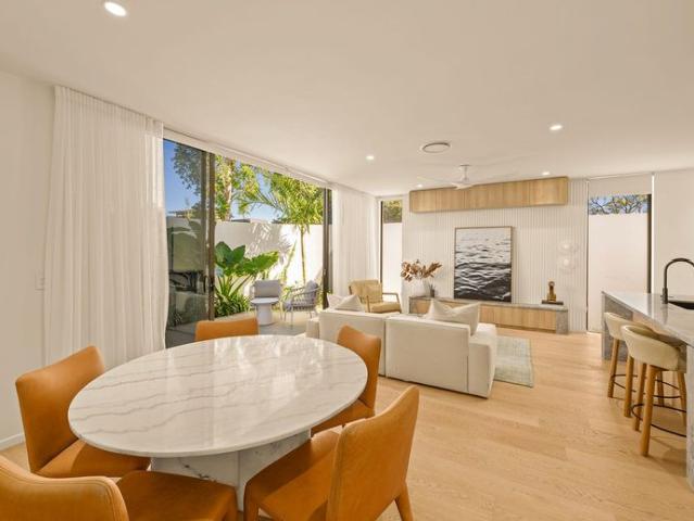 Brand New Luxury Villa in Exclusive Isle of Capri Enclave