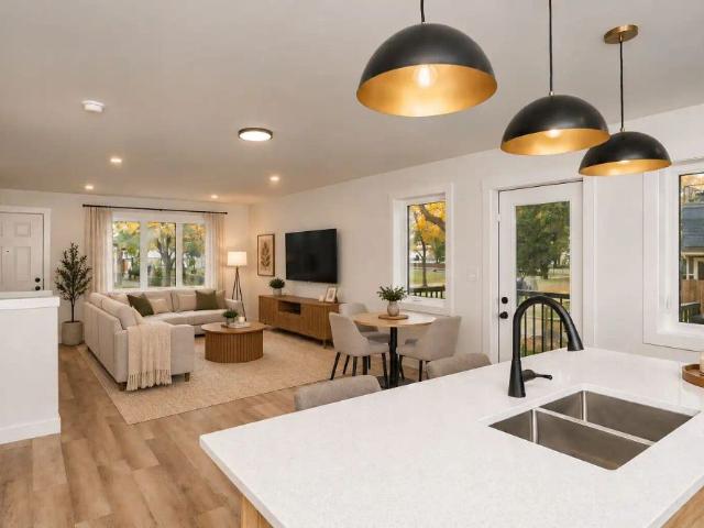Brand new luxury 3 bedroom apartment for rent — 3 Bedrooms Townhouse