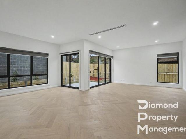 Brand New Luxury 4 Bedroom Townhouse in the Heart of Box Hill