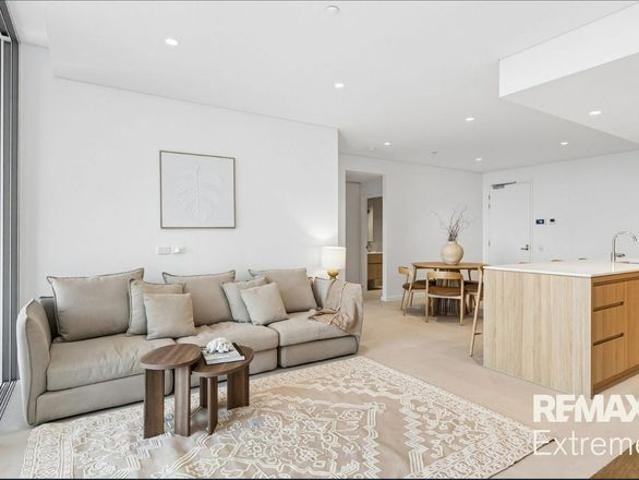 LUXURY WATERFRONT VIEWINGS BY APPOINTMENT