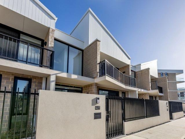 Brand New Luxurious Beachside Town House