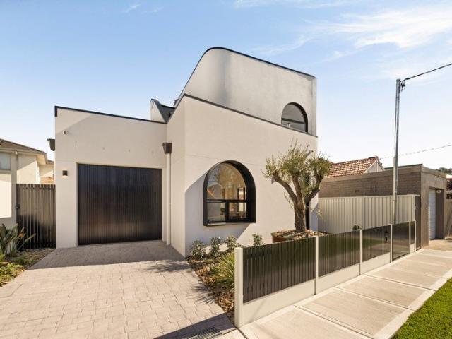 Brand New Luxurious Contemporary Residence in a Superb Address