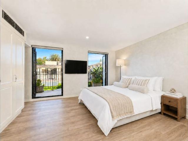 BRAND NEW & LUXURIOUS STUDIO IN IDEAL LOCATION!