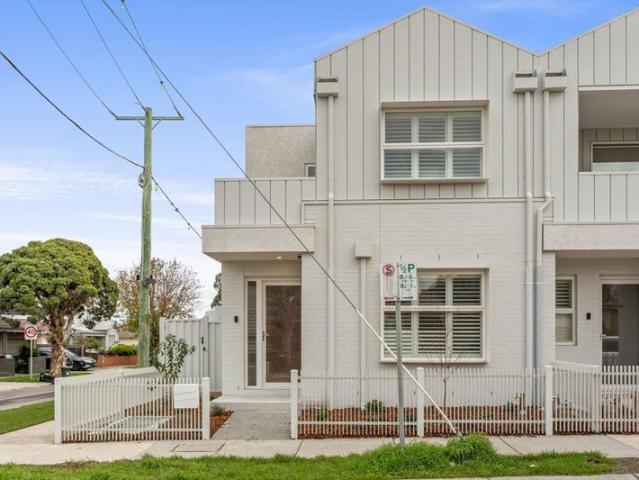 Brand New, Luxurious Townhouse