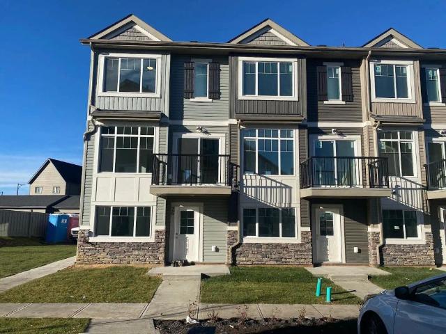 Brand new Luxurious 3+1 Bedroom Townhome — 3 Bedrooms Townhouse