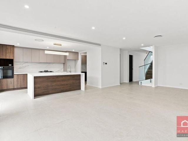 Brand New Luxurious 5 Bedroom Home In Riverstone