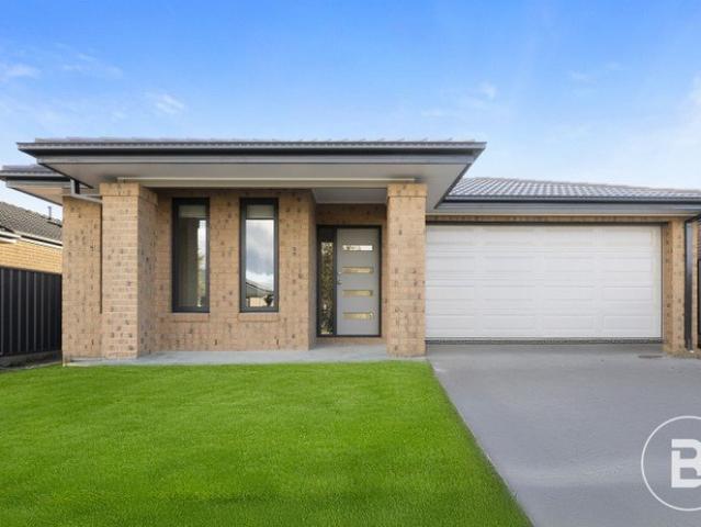 BRAND NEW LUCAS LIVING WITH FLEXIBLE FAMILY APPEAL