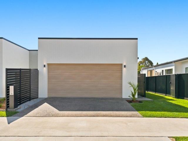 BRAND NEW MOUNTAIN VIEWS SIDE ACCESS BE THE FIRST TO VIEW!