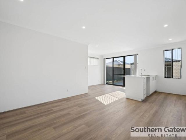BRAND NEW MODENR HOME