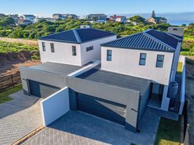 brand new modern coastal home – read.
