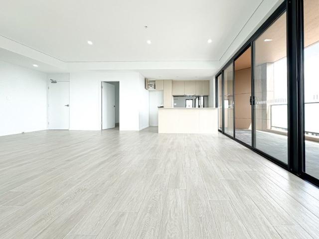 BRAND NEW Modern Comfort & Convenience in the Heart of Rouse Hill & Tallawong