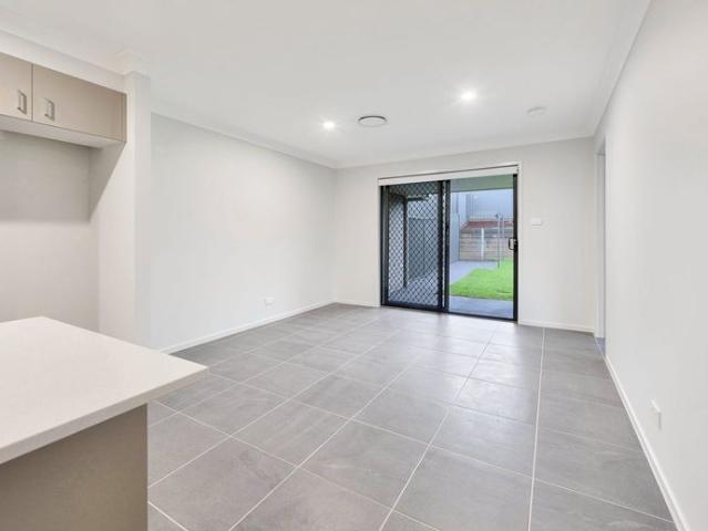 BRAND NEW MODERN DUPLEX IN SORT AFTER LOCATION