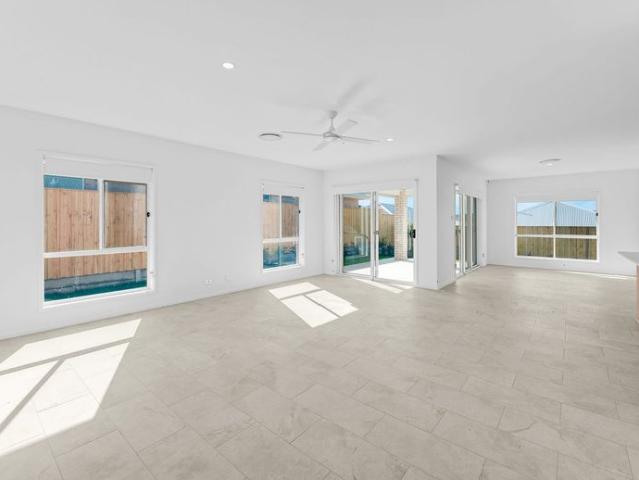 BRAND NEW MODERN FAMILY HOME IN NEW ESTATE