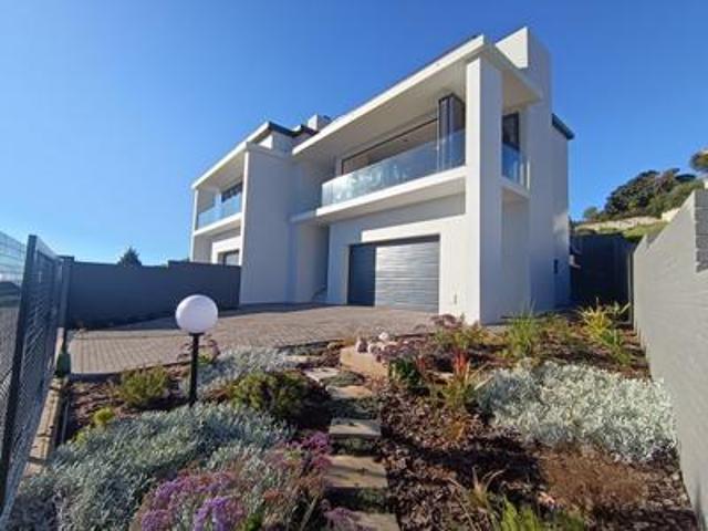 brand new, modern home in hartenbos.