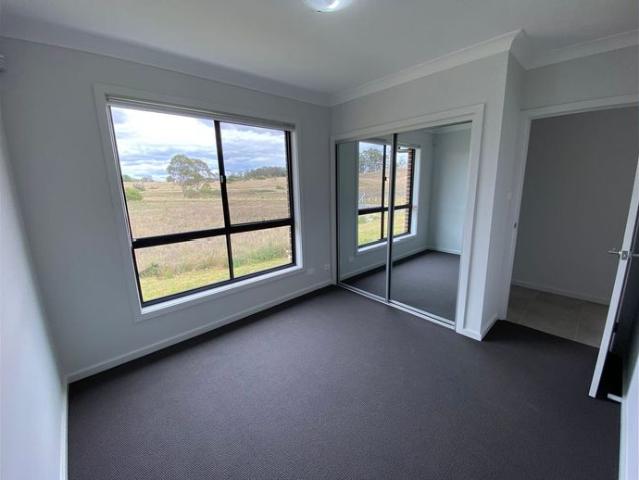 Brand New Modern Home in Menangle Park,2 Rooms Granny Flat Available June 2025