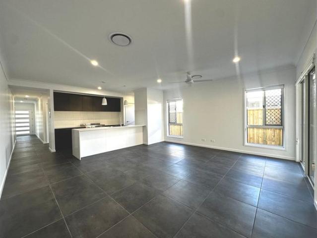 BRAND NEW MODERN HOME WITH SOLAR & EFFORTLESS FAMLY LIVING