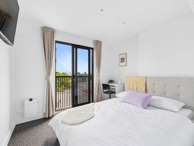 BRAND NEW, MODERN & HOMELY STEPS AWAY FROM NEWTOWN