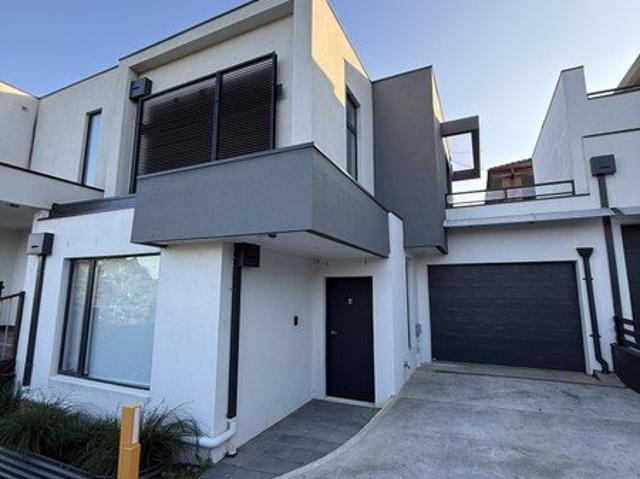 BRAND NEW MODERN LIVING THAT TICKS ALL THE BOXES