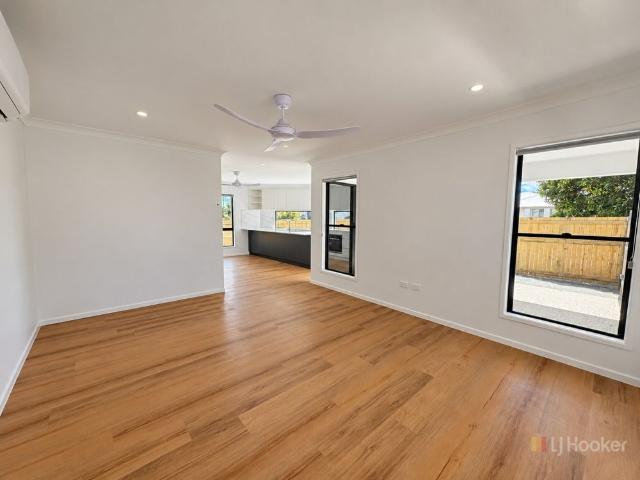 Brand New, Modern Living with Solar!