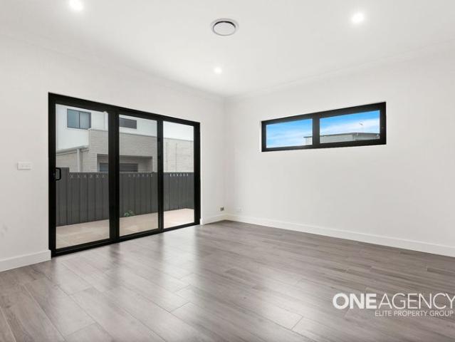 BRAND NEW MODERN LIVING IN TULLIMBAR