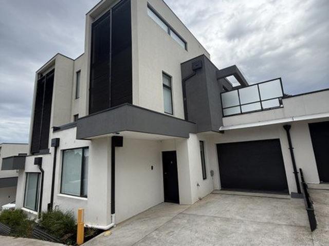 BRAND NEW MODERN LIVING IN A PRIME LOCATION