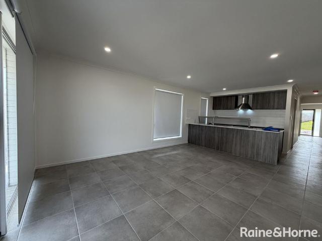 Brand New Modern Living In Munno Para West
