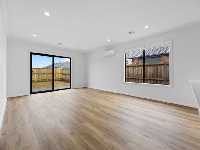 Brand New, Modern & Ready to Enjoy in Winter Valley