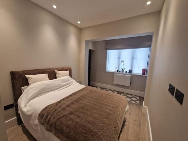 Brand‑New Modern Studio Annex –Excellent Transport