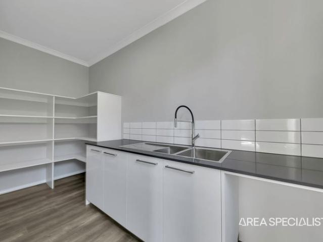 Brand New Modern & Spacious Family Home For Lease!
