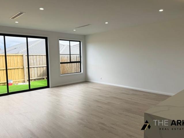 Brand New Modern & Upgraded Family Home for Rent!