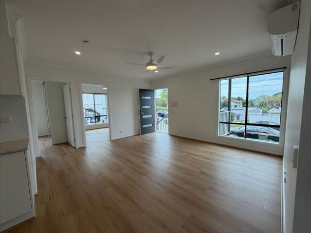 Brand New! Modern 3 Bedroom 2 Bathroom Granny Flat in Mount Gravatt East