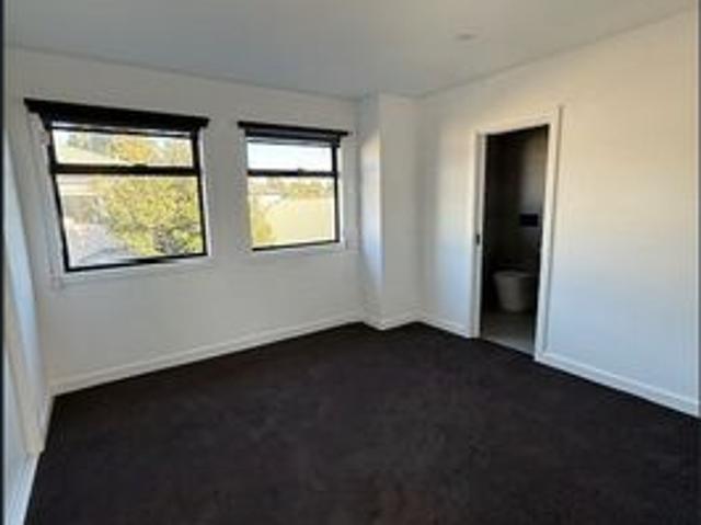 Modern 3 bedroom townhouse in the top location of Avondale Heights