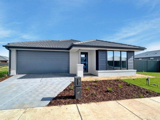 Brand New Modern 4 Bedroom Home on Generous Block!