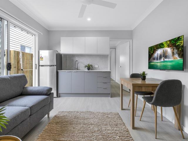 NEAR NEW FURNISHED MOOROOKA STUDIO UNIT! MAGIC LOCATION