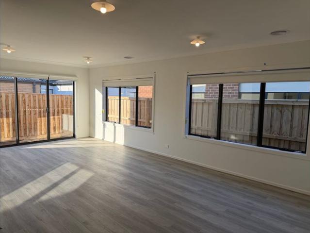 Brand New Metricon Home Ready to Enjoy in Meridian Estate