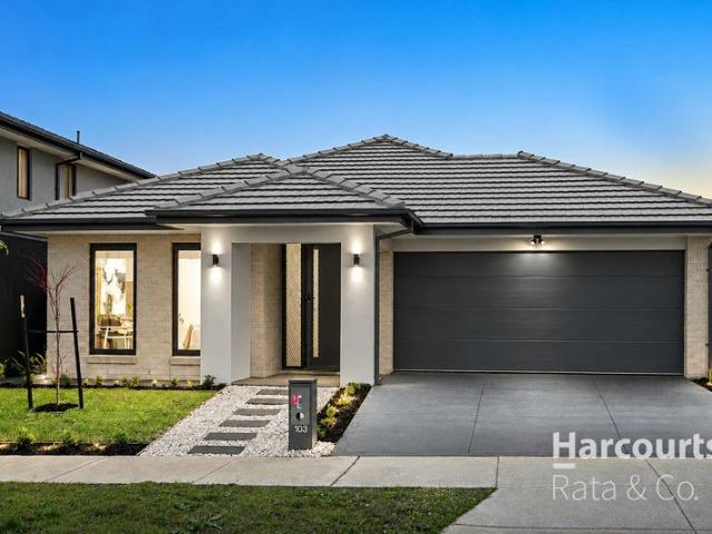 Brand New Metricon Living with Custom Style