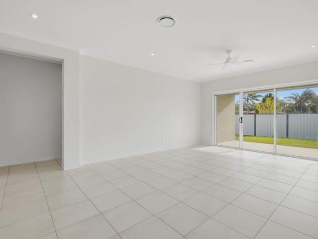 Brand New Minutes Walk to Esplanade, Toogoom Shores