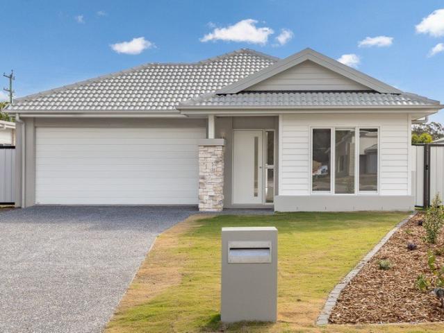 Brand New Minutes Walk to Esplanade, Toogoom Shores