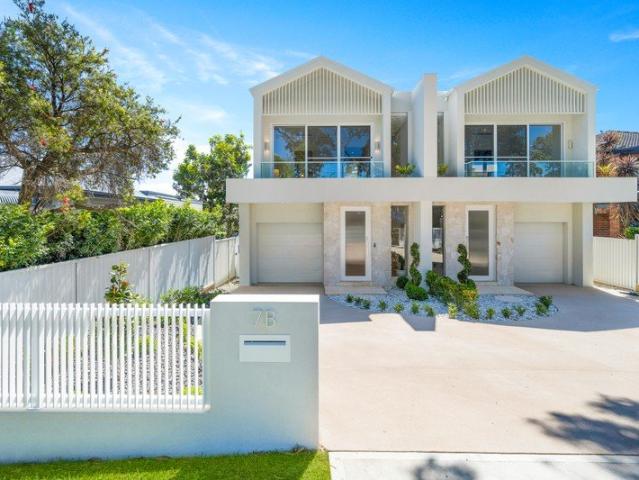 BRAND NEW NORTH FACING LUXURY