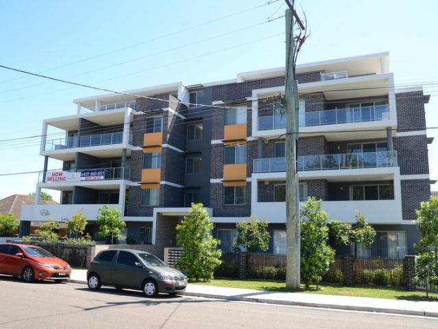 BRAND NEW NORTH FACING