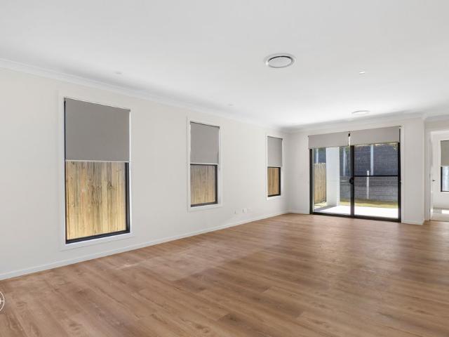 Brand New, Never Lived In Modern Family Living in Narangba