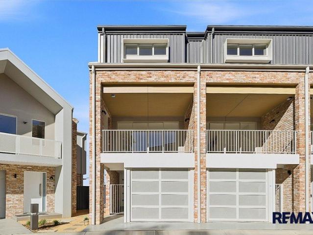 Brand New Smart Townhouse at Botanica | Home Office Retreat | EV Fast Charger | Solar Savings!